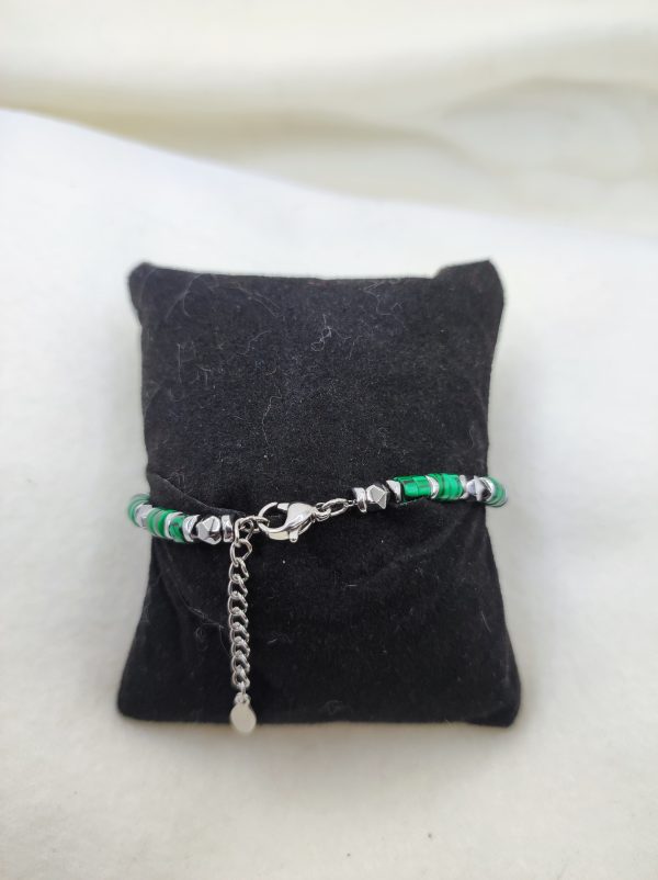 Bracelet avec perles de couleur verte