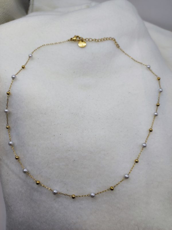 Collier en acier inoxydable avec perles blanches