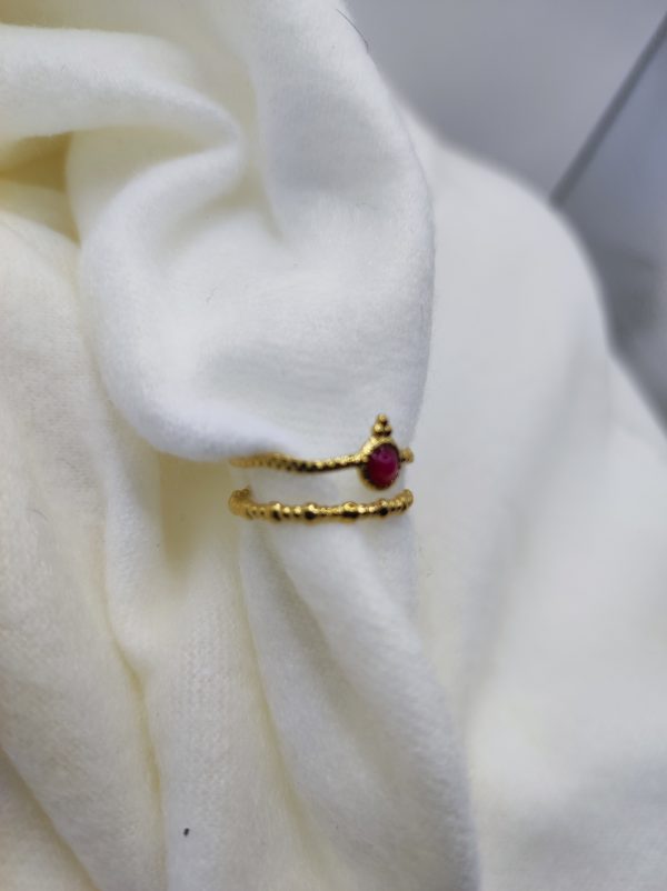 Bague doré en acier inoxydable avec perle rouge