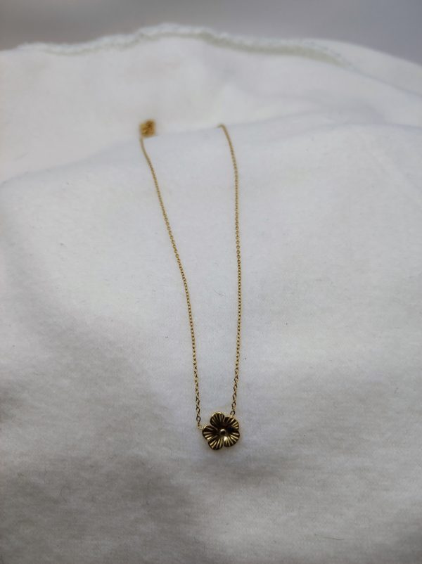 Collier en acier inoxydable en forme de fleur