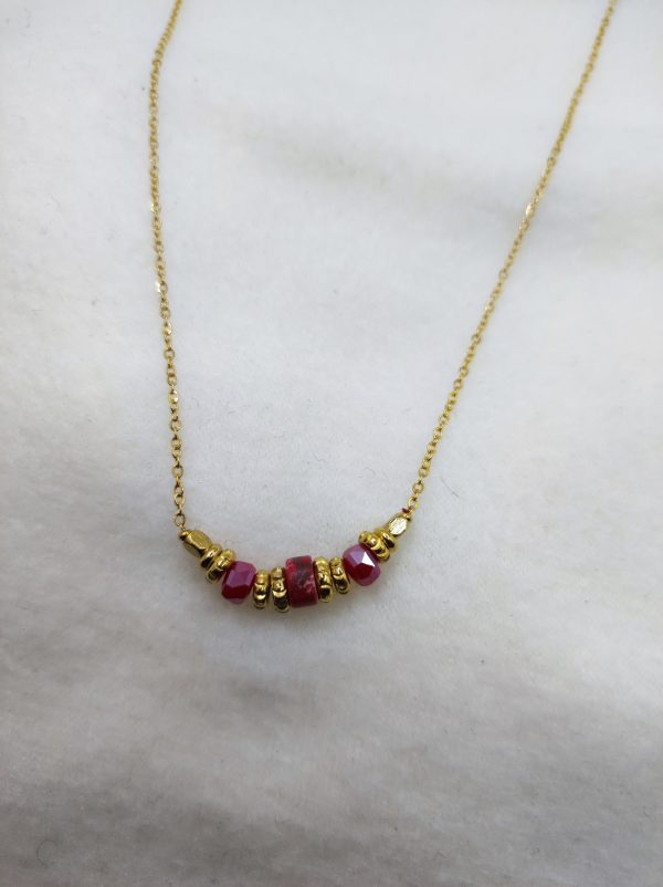 Collier en acier inoxydable doré et perles
