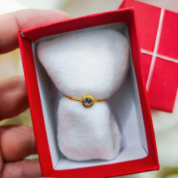 Bague en acier inoxydable doré avec strass